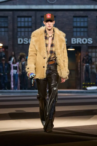 Look 33
